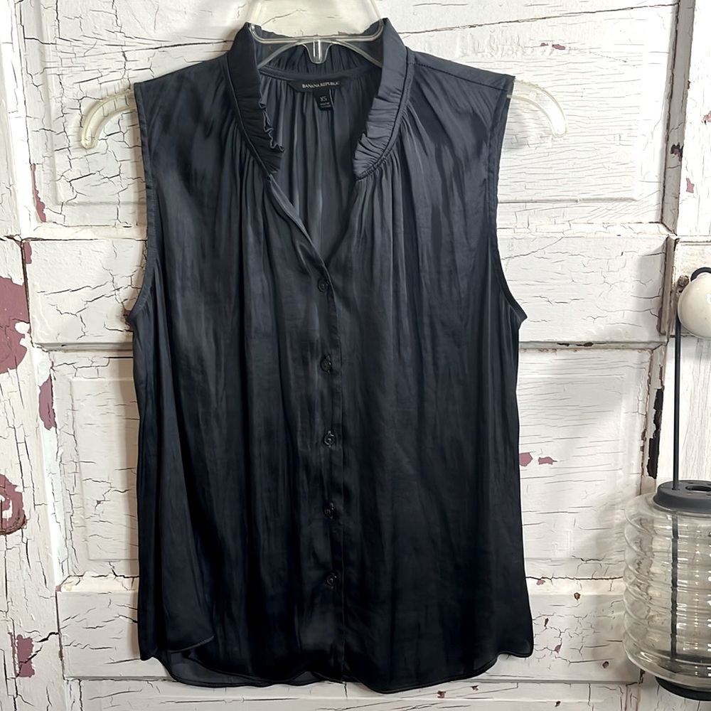 Banana Republic Black Sleeveless Ruffle Collar Blouse
